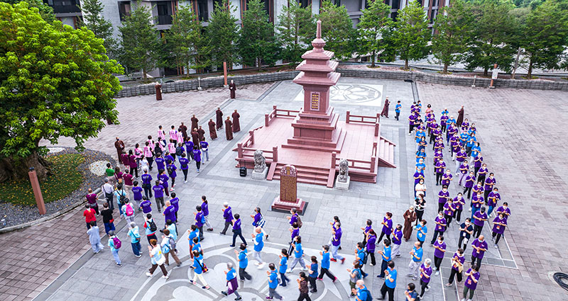 Abbot Jianying warmly welcomed international practitioners back to their bodhi home and explained the significance of their pilgrimage.