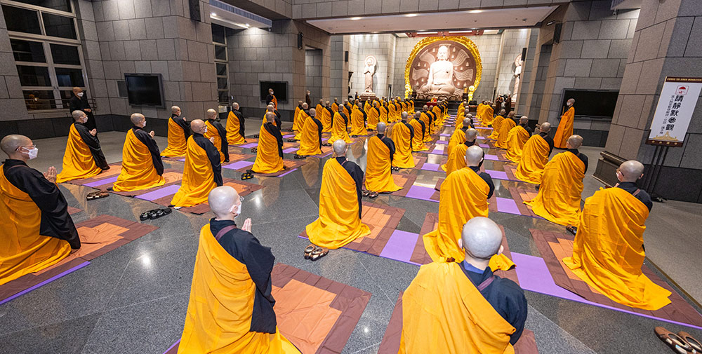 Newly Ordained Bhikshus and Bhikshunis Return After Completing the Triple Platform Ordination