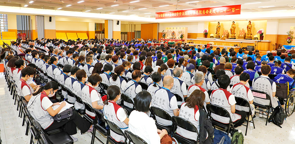 Meditation Centers Worldwide Make Their Annual Pilgrimage To Chung Tai