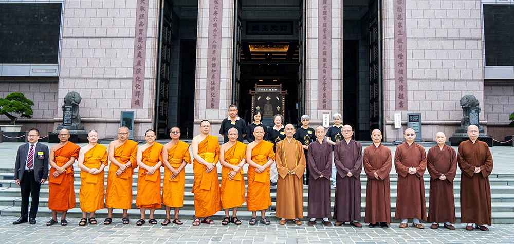 Mahachulalongkornrajavidyalaya University Visits Chung Tai Chan Monastery